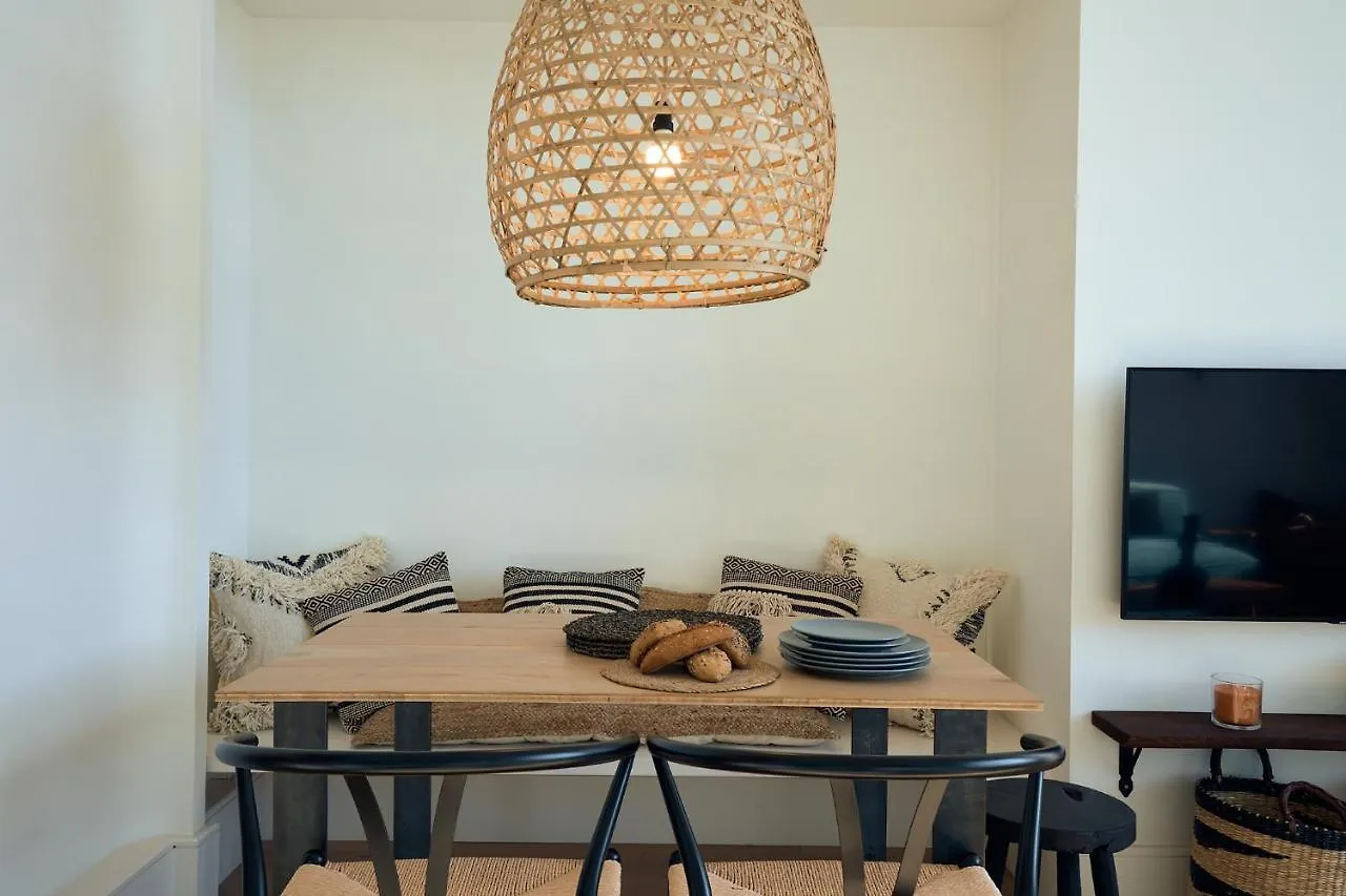 Sapo - Two Bedroom In The Heart Of Barcelona 0*,  Spain