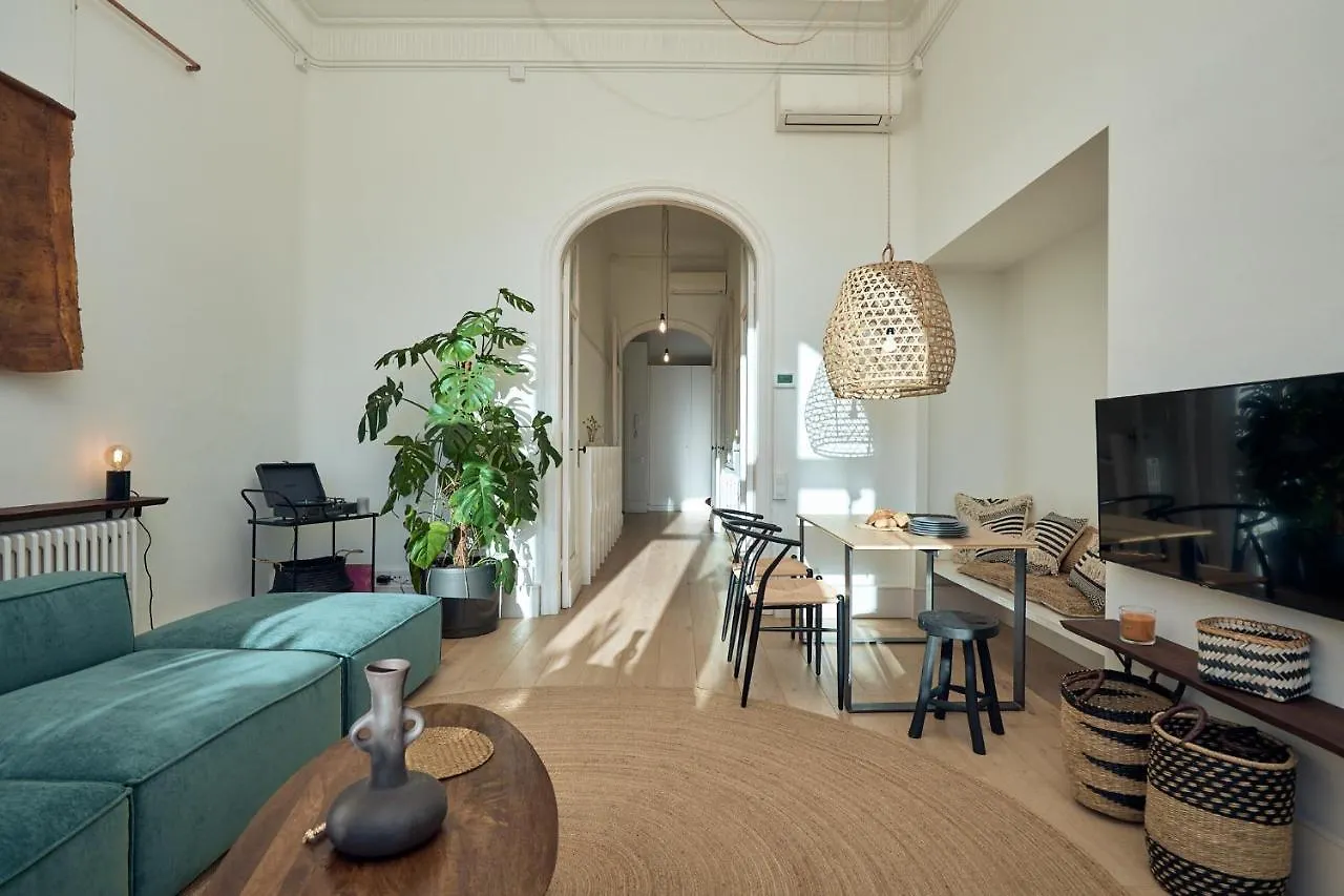 Sapo - Two Bedroom In The Heart Of Barcelona Apartment
